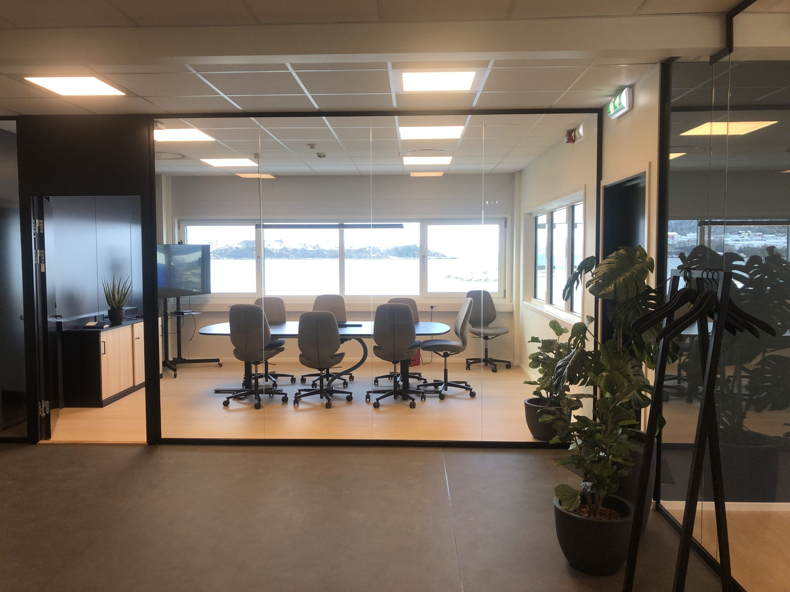 Kontormiljø interiør for Gjendemsjø Seafood, levert av Assist